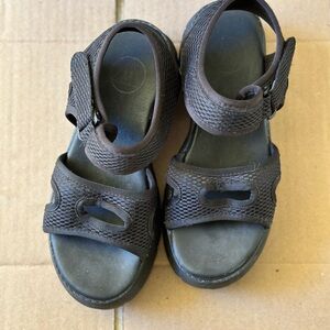 Women’s black platform sandal